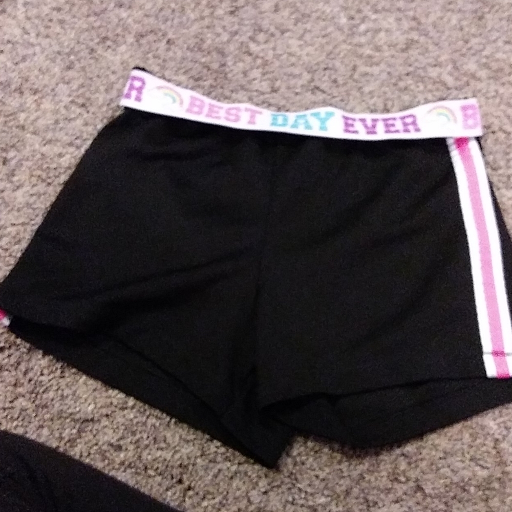 Shorts - Picture 3 of 4